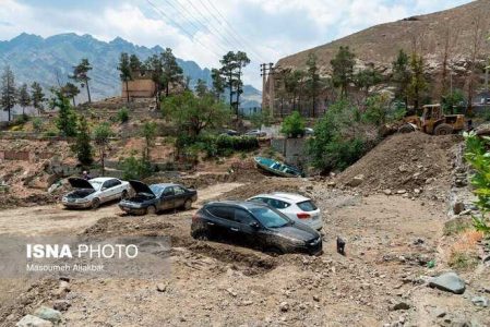 سیلاب در این شهر 4 خودرو را با خود برد؛ عملیات جست وجو ادامه دارد